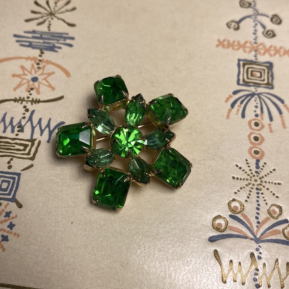 Green Rhinestone Brooch - Picture 3 of 5